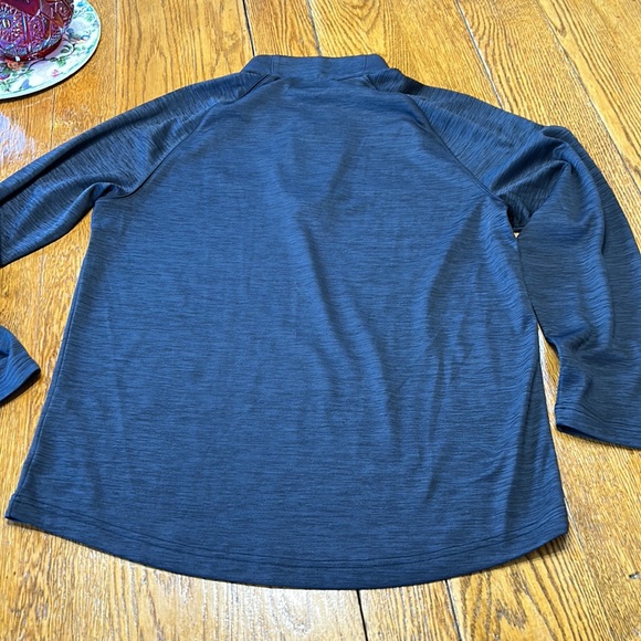 Greg Norman Play Dry pullover.  Men’s size medium.  Zip front. - Picture 8 of 10